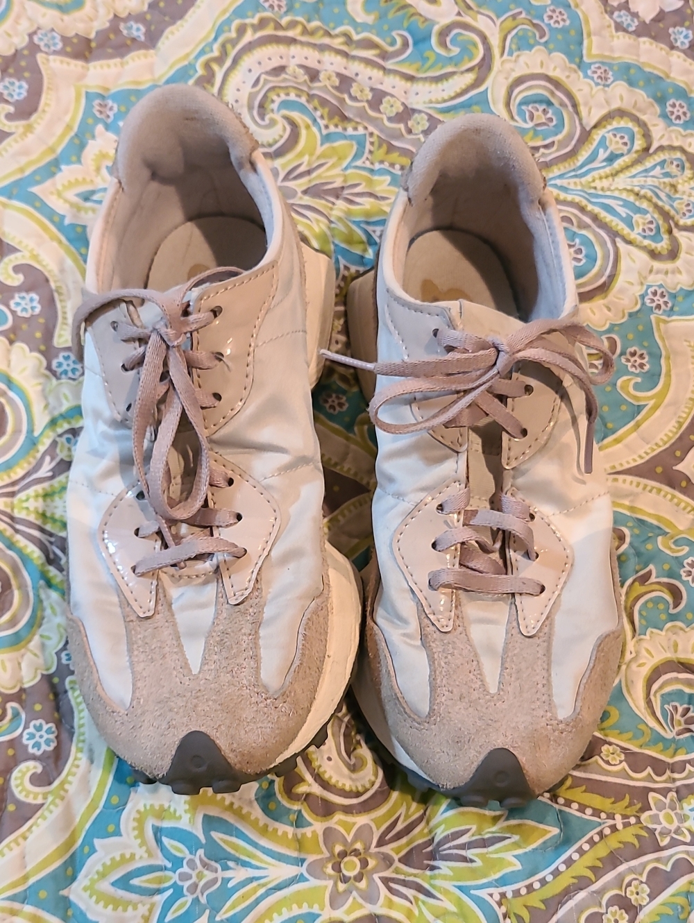 New Balance Women's Sneakers in Light Gray and Beige